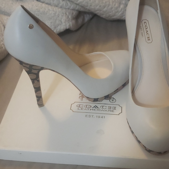 Coach heels - Picture 2 of 4